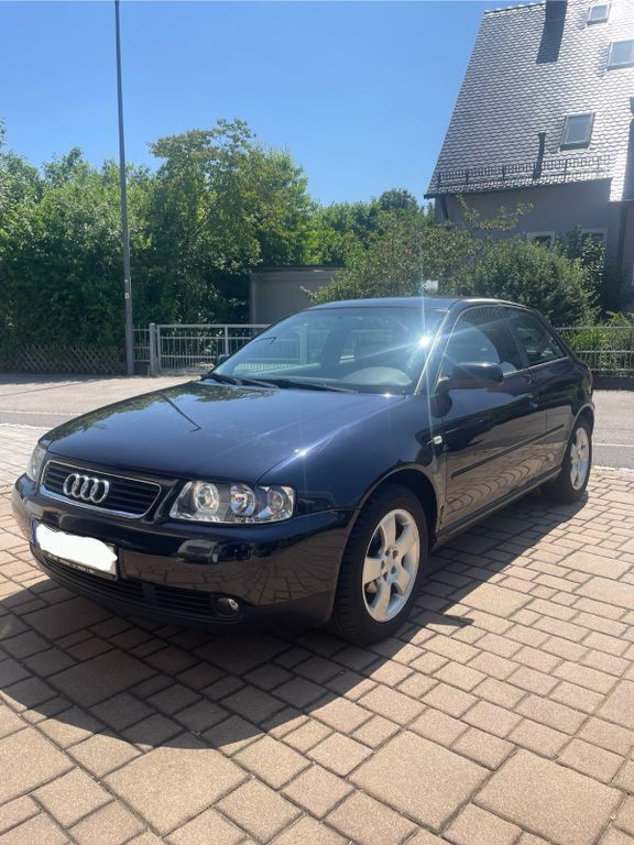 Blau Gebraucht 2002 Audi A3 Ambition Limousine | 1.300 € (Fairer Preis) - Bild 1/4