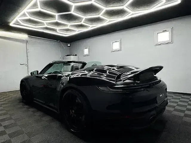 Second-hand Porsche 911 480 CP (353 kW) 2024 Negru Cabrio