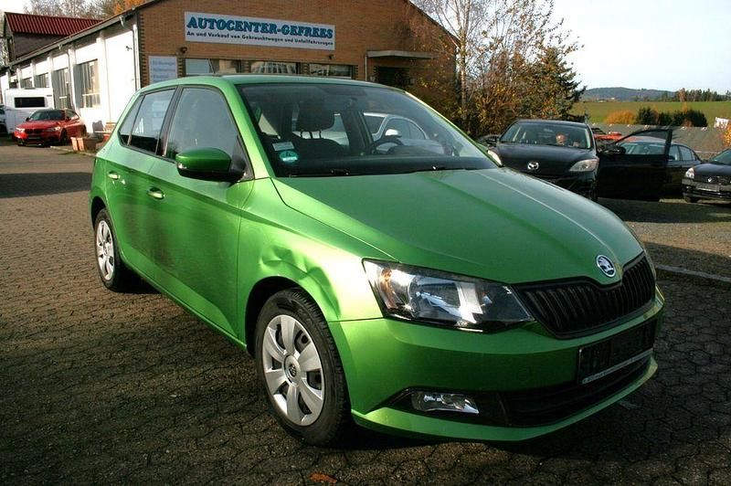 Grün Gebraucht 2016 Skoda Fabia Cool Edition Limousine | 5.999 € (Superpreis) - Bild 1/4