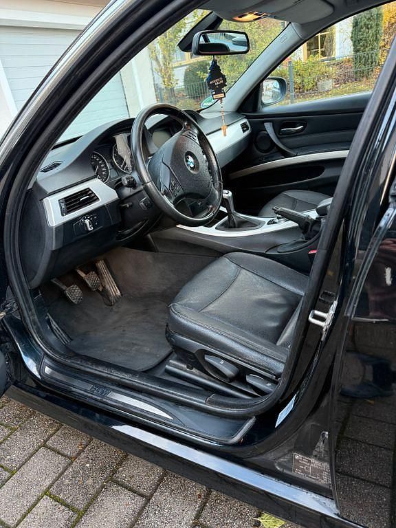 Schwarz Gebraucht 2009 BMW 325 Kombi | 6.100 € (Fairer Preis) - Bild 1/4