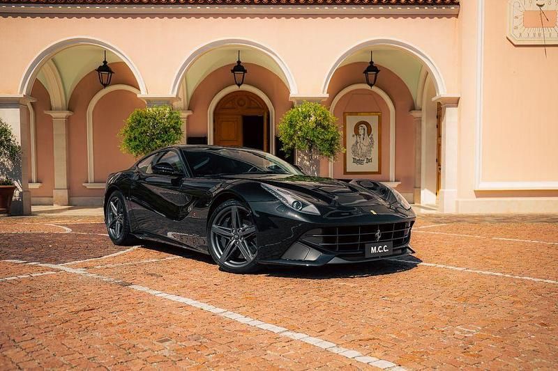 Schwarz Gebraucht 2012 Ferrari F12 | 259.500 € (Teuer) - Bild 1/4