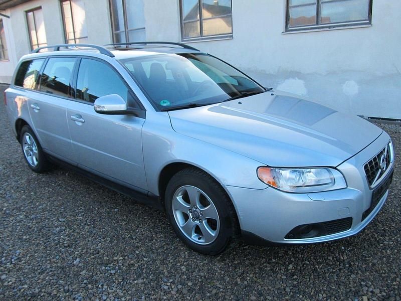 Gebraucht Volvo V70 136 PS (100 kW) 2009 Silber Kombi