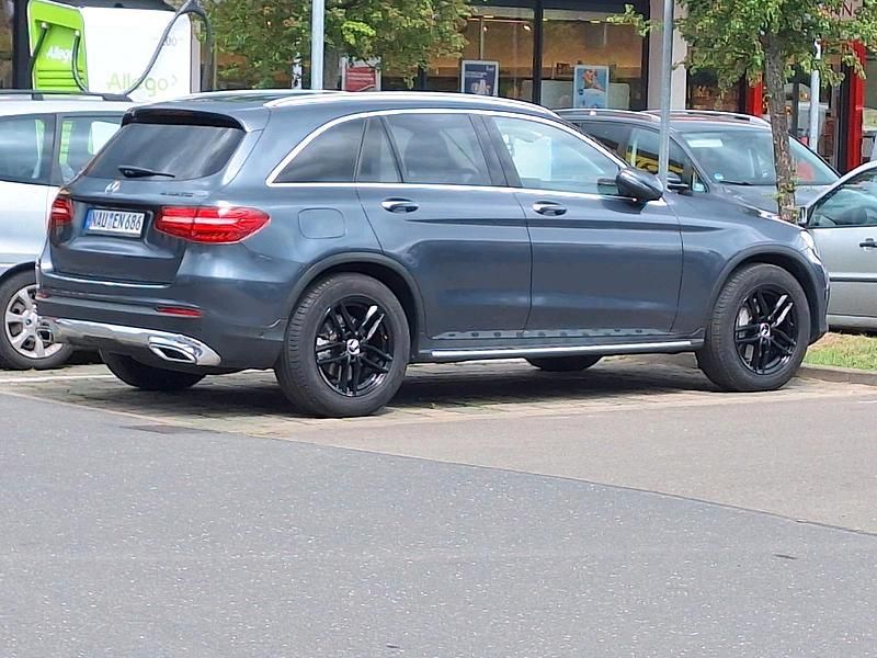 Andere farben Gebraucht 2015 Mercedes GLC250 SUV | 20.599 € (Teuer) - Bild 1/4