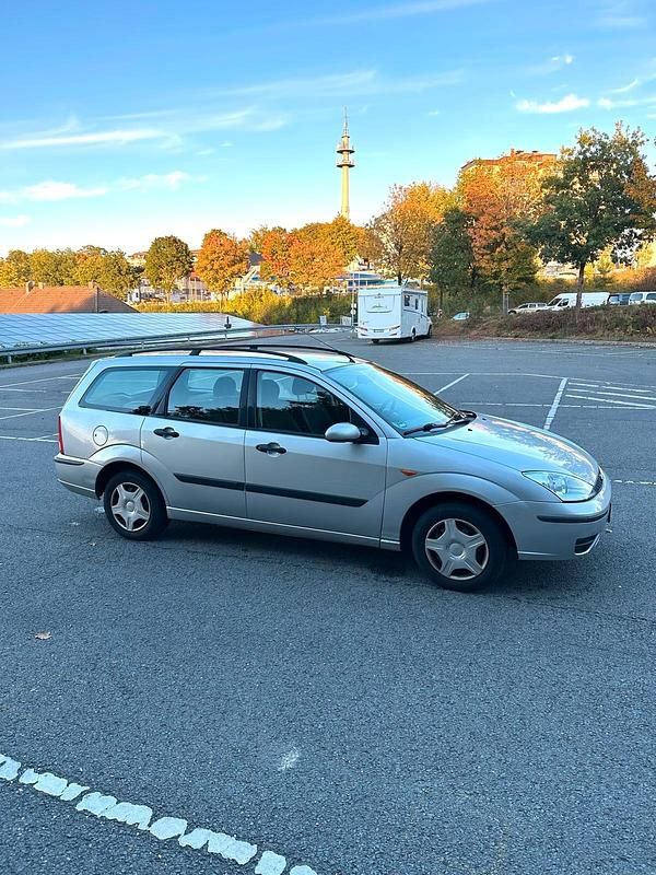 Silber Gebraucht 2002 Ford Focus Limousine | 770 € (Superpreis) - Bild 1/4