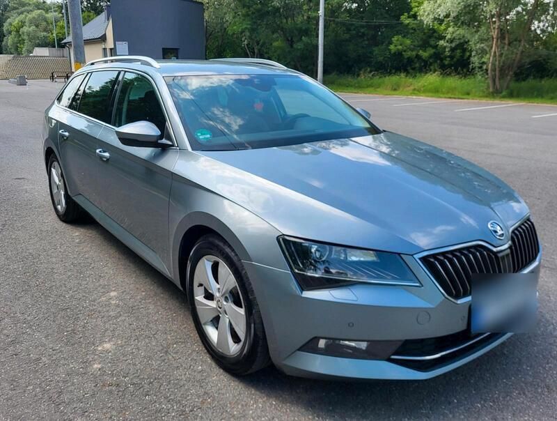 Grau Gebraucht 2016 Skoda Superb Kombi | 14.000 € (Guter Preis) - Bild 1/4