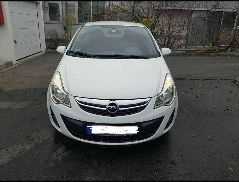 Weiß Gebraucht 2012 Opel Corsa Selection Kleinwagen | 2.700 € (Fairer Preis) - Bild 1/4