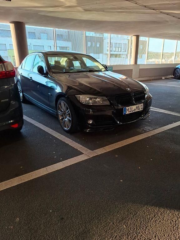 Schwarz Gebraucht 2010 BMW 325 Limousine | 8.100 € (Fairer Preis) - Bild 1/4