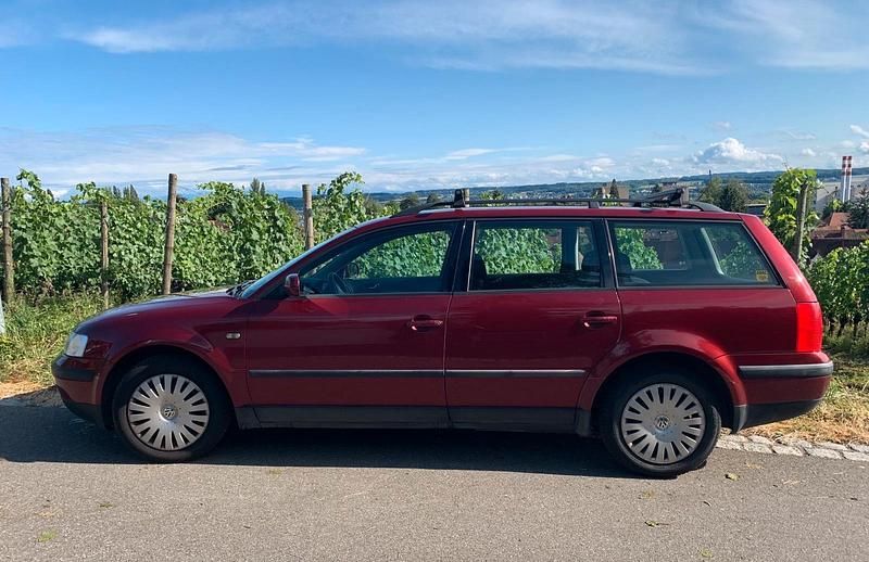 Rot Gebraucht 1998 VW Passat Kombi | 1.500 € (Etwas zu teuer) - Bild 1/4