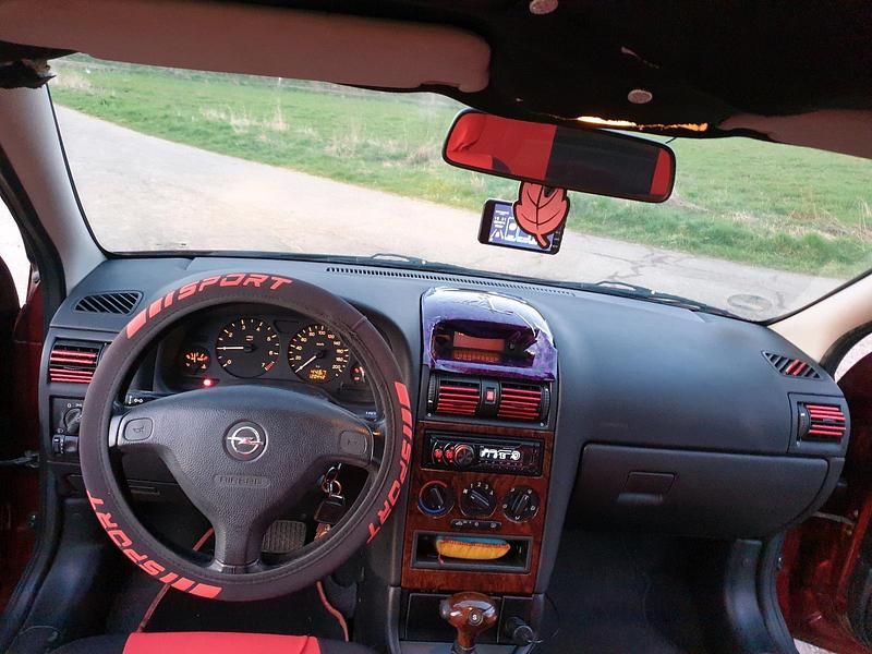 Gebraucht Opel Astra 80 PS (58 kW) 1999 Rot Limousine