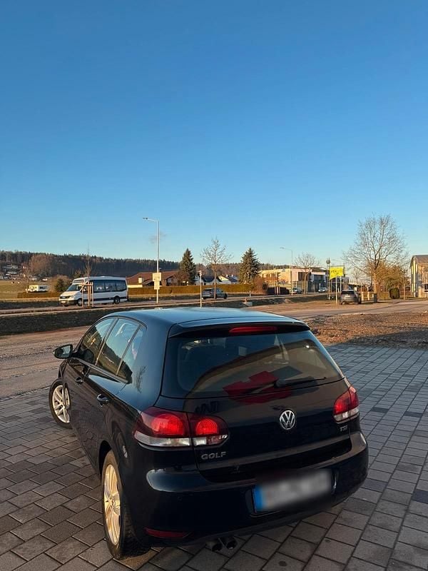 Gebraucht VW Golf VI 90 PS (66 kW) 2010 Schwarz Kleinwagen