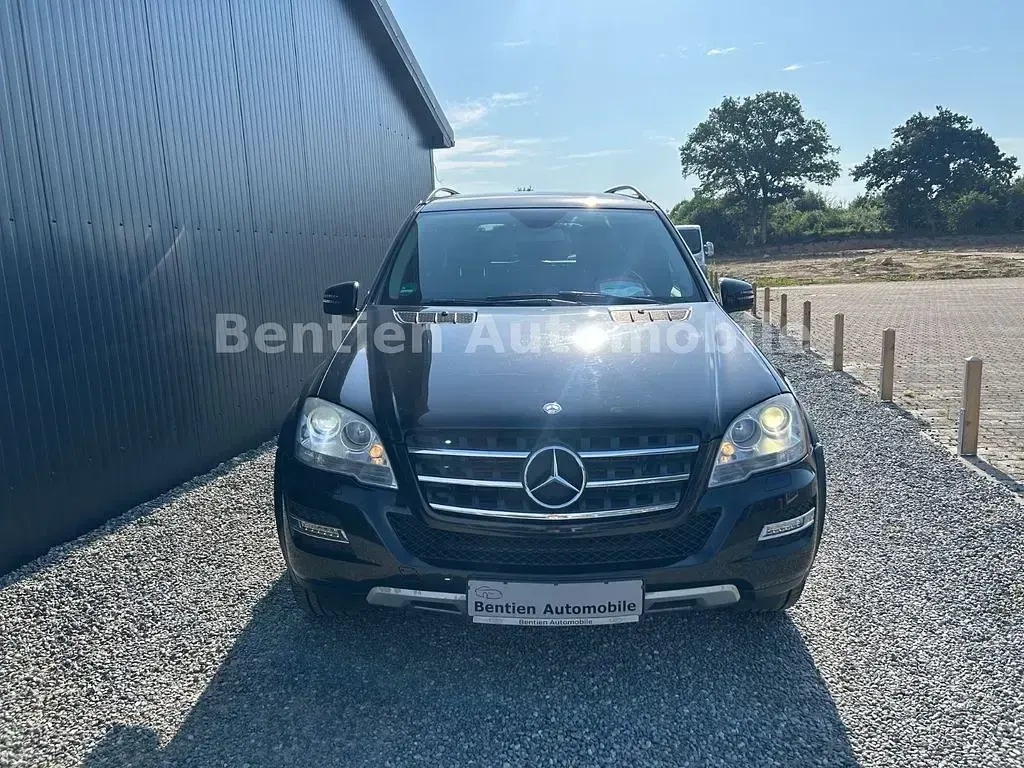 Gebraucht Mercedes ML350 231 PS (169 kW) 2010 Schwarz SUV