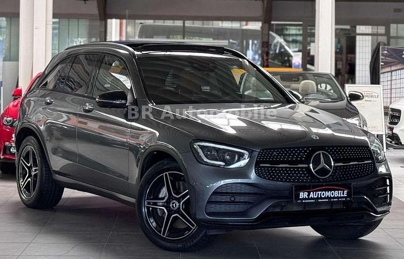 Gebraucht Mercedes GLC300 AMG line 245 PS (180 kW) 2020 Selenitgrau SUV