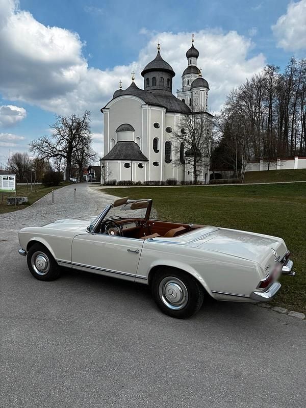 Gebraucht Mercedes 230 150 PS (110 kW) 1966 Beige Cabrio