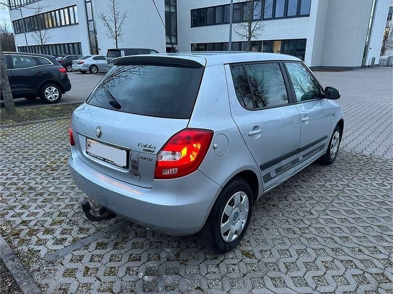 Gebraucht Skoda Fabia Ambiente 86 PS (63 kW) 2011 Silber Limousine