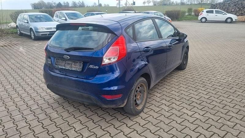 Gebraucht Ford Fiesta Trend 82 PS (60 kW) 2016 Blau Limousine