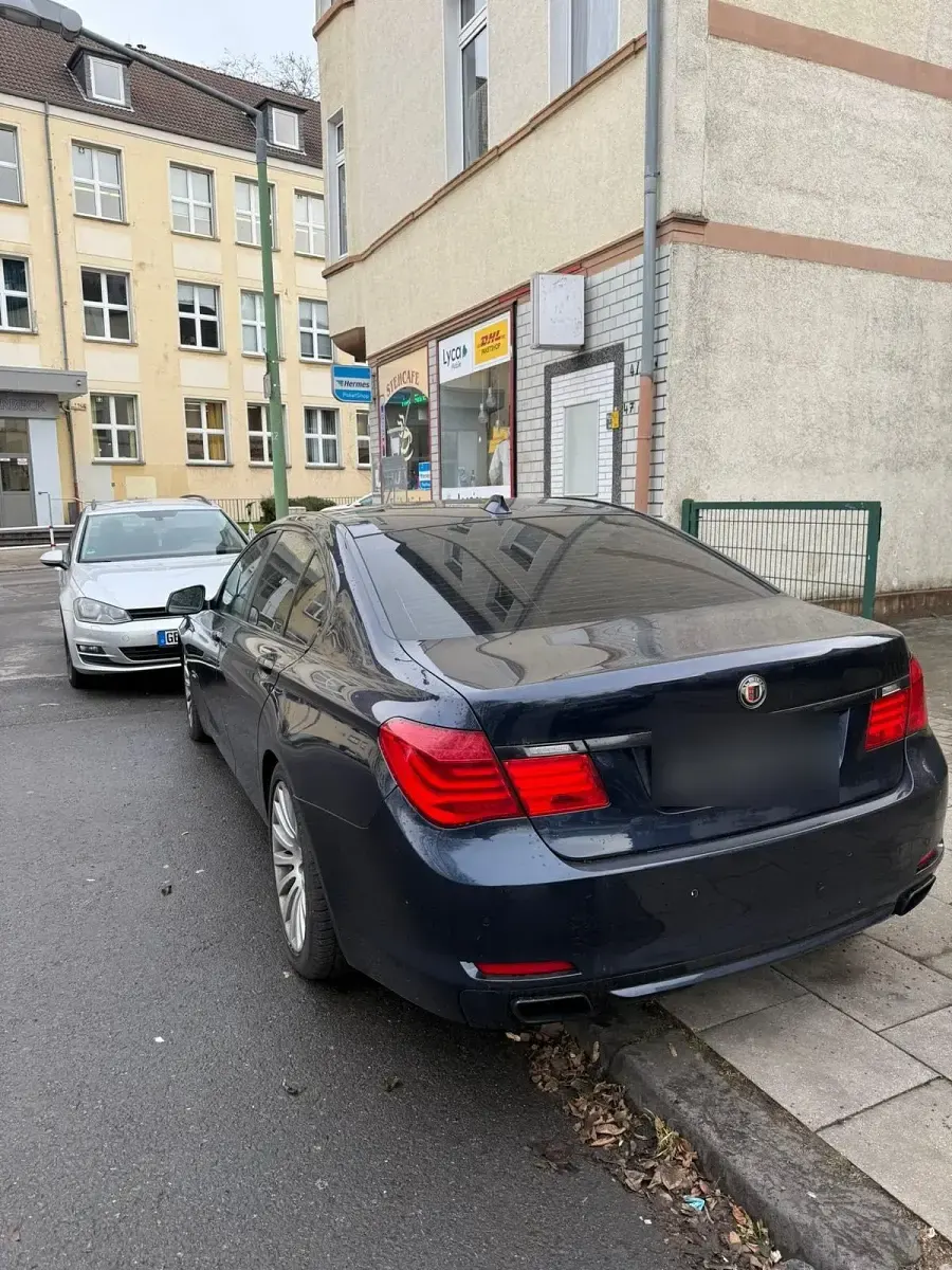 Gebraucht BMW 750 407 PS (299 kW) 2011 Blau Limousine