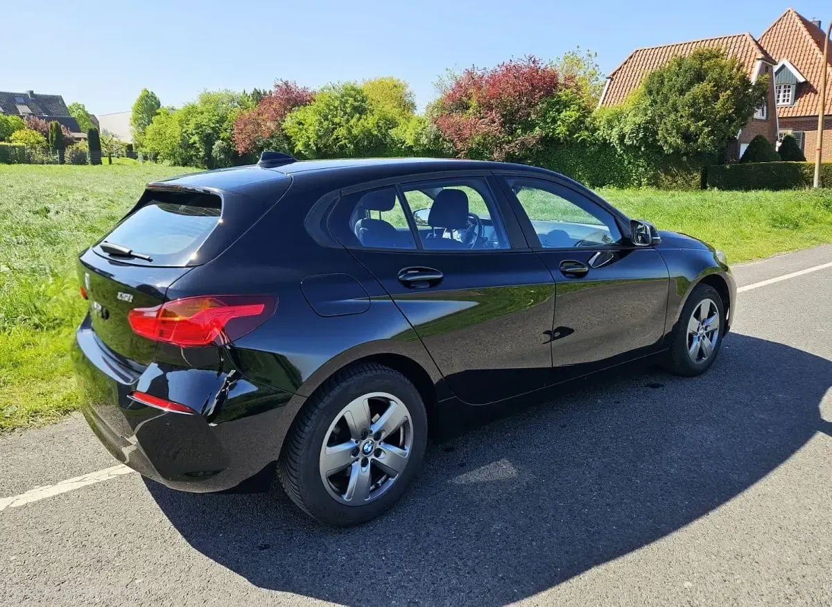 Gebraucht BMW 118 Advantage 136 PS (100 kW) 2022 Schwarz Kleinwagen