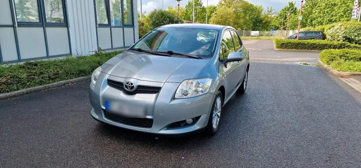 Gebraucht Toyota Auris 101 PS (74 kW) 2010 Grau Kleinwagen