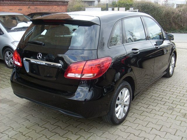 Gebraucht Mercedes B200 136 PS (100 kW) 2019 Schwarz Kleinwagen