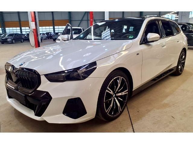 Gebraucht BMW 540 Performance 286 PS (210 kW) 2025 Weiss Kombi