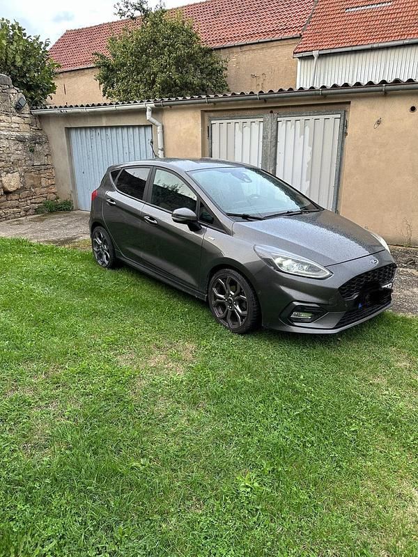 Grau Gebraucht 2020 Ford Fiesta ST Kleinwagen | 13.500 € (Fairer Preis) - Bild 1/4