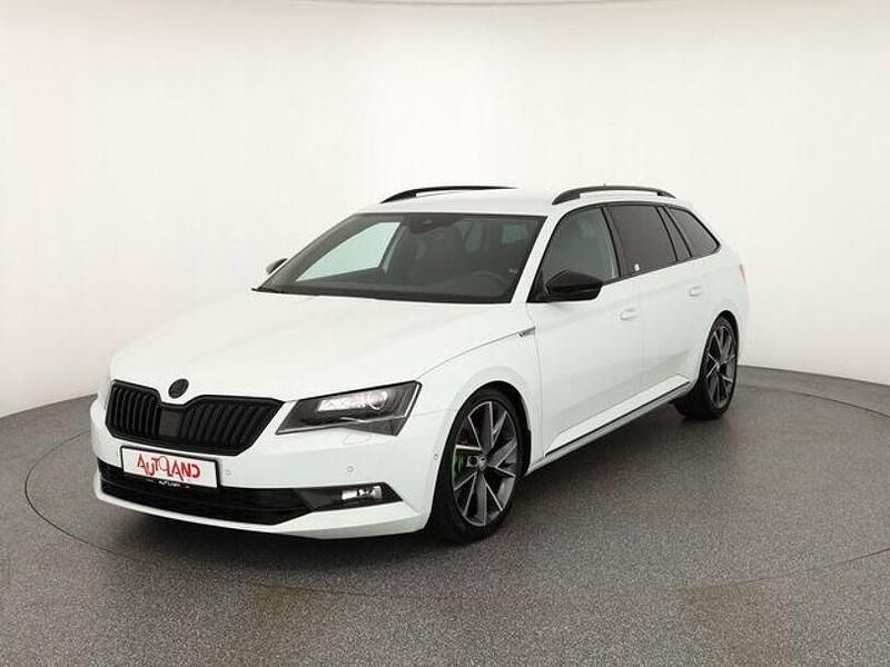 Weiß Gebraucht 2018 Skoda Superb SportLine Kombi | 24.990 € (Teuer) - Bild 1/4