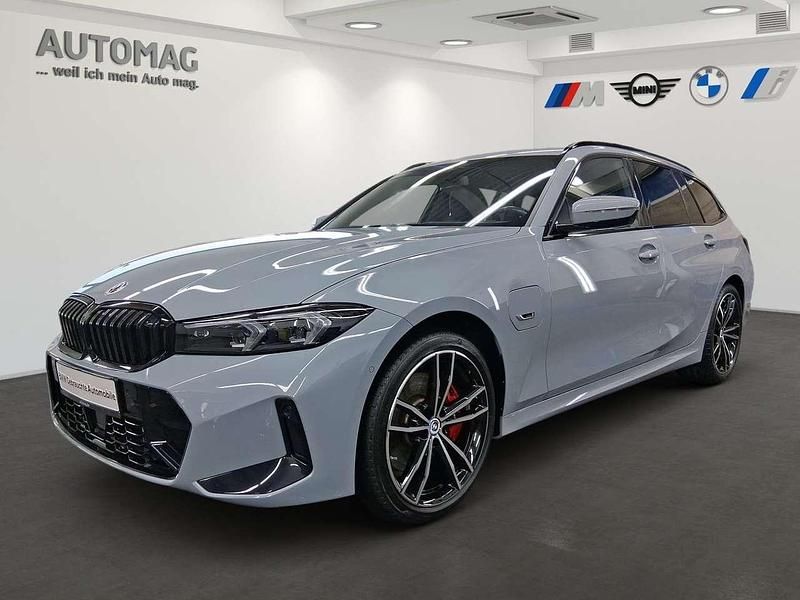 Gebraucht BMW 330e Performance 292 PS (214 kW) 2022 Brooklyn grau Kombi