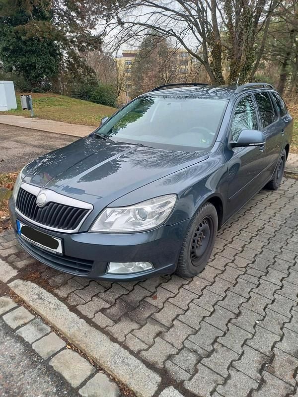 Grau Gebraucht 2010 Skoda Octavia Kombi | 2.500 € (Superpreis) - Bild 1/4