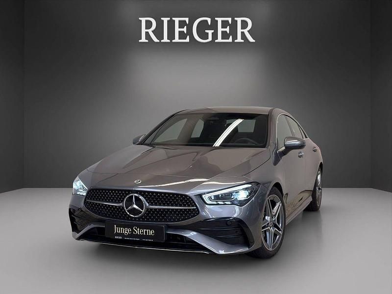Metalliclack mountaingrau (metallic) Gebraucht 2024 Mercedes CLA200 AMG Coupé | 36.479 € (Fairer Preis) - Bild 1/4