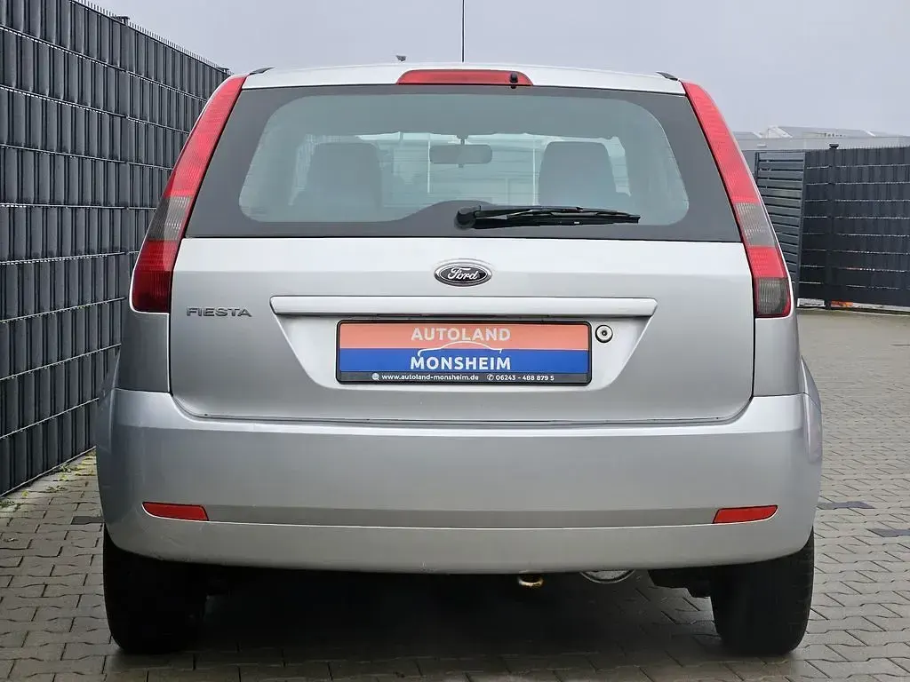 Gebraucht Ford Fiesta Ambiente 69 PS (50 kW) 2005 Silber Kleinwagen