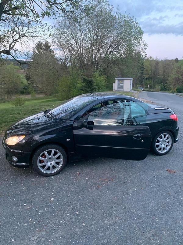 Gebraucht Peugeot 206 CC 136 PS (100 kW) 2003 Schwarz Cabrio