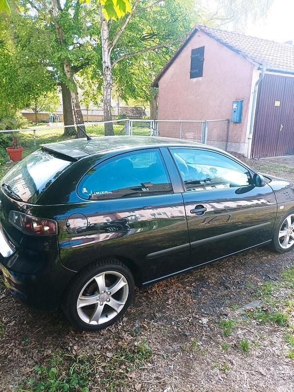 Używany Seat Ibiza 101 KM (74 kW) 2005 Czarny Hatchback