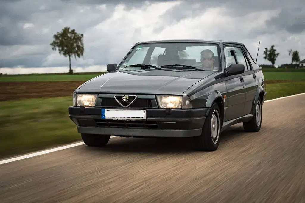 Gebraucht Alfa Romeo 75 133 PS (97 kW) 1990 Grün Limousine