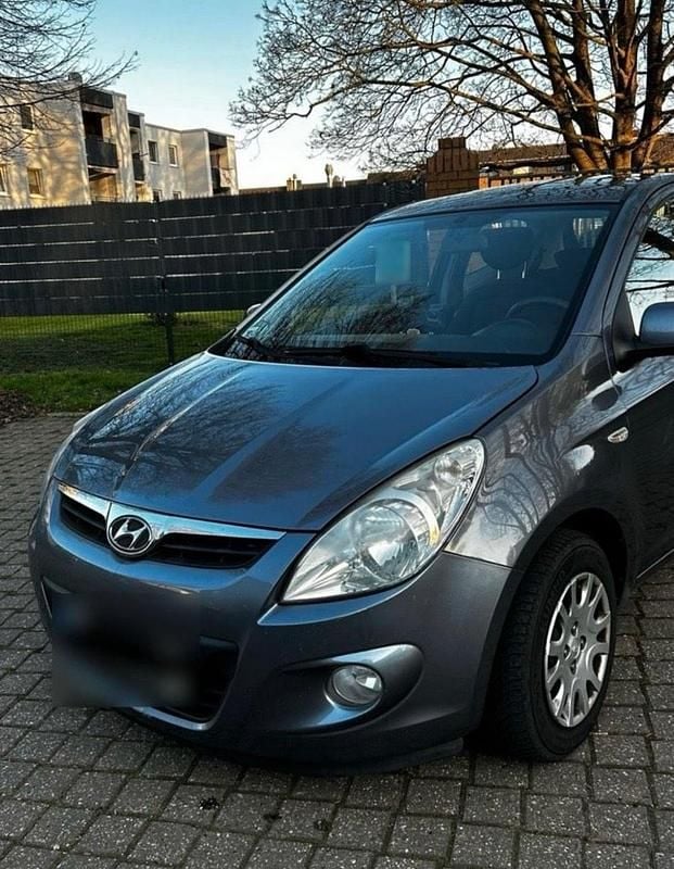 Gebraucht Hyundai i20 74 PS (54 kW) 2010 Grau Kleinwagen