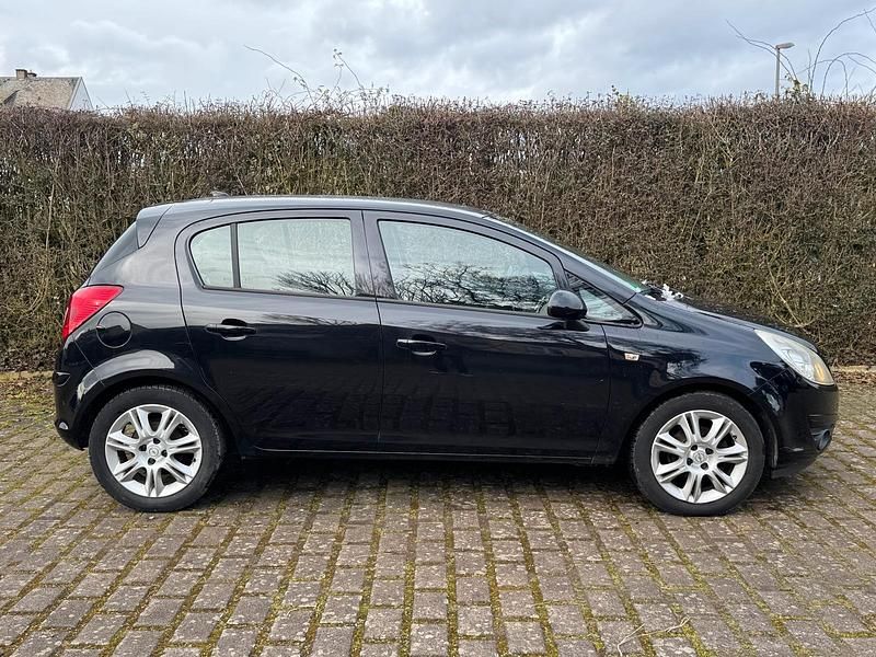 Gebraucht Opel Corsa Innovation 80 PS (58 kW) 2009 Schwarz Kleinwagen