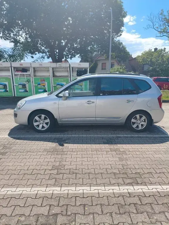 Gebraucht Kia Carens 144 PS (105 kW) 2006 Silber Van / Kleinbus