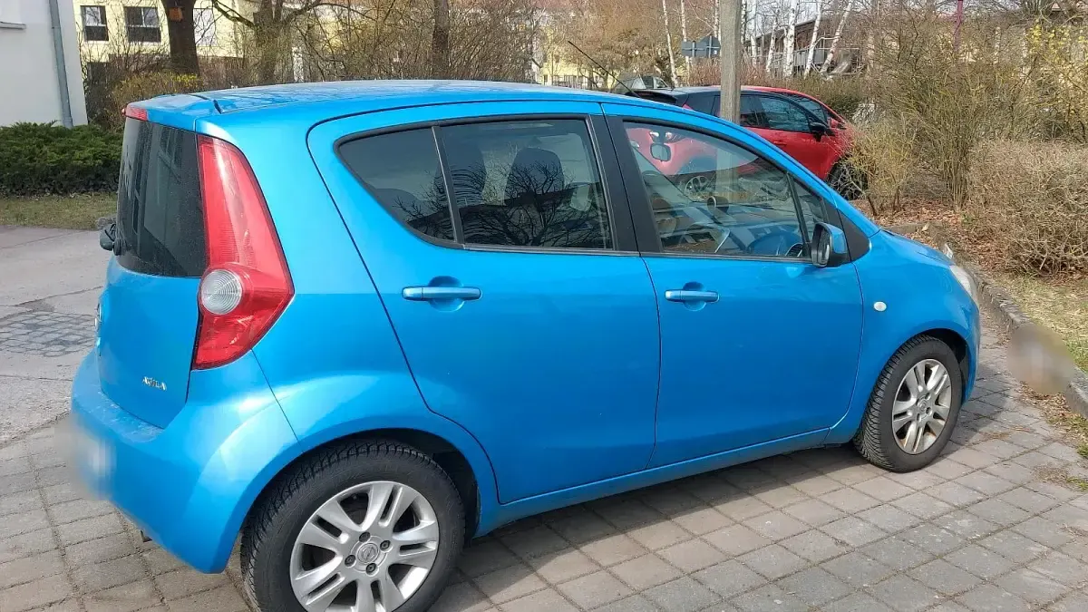 Używany Opel Agila 94 KM (69 kW) 2011 Niebieski Hatchback