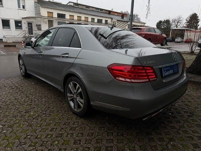 Gebraucht Mercedes E220 Avantgarde 170 PS (125 kW) 2013 Grau Limousine
