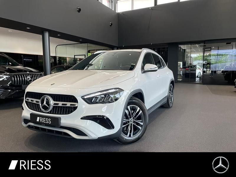 Unilack polarweiß Gebraucht 2025 Mercedes GLA180 Premium SUV | 37.900 € (Fairer Preis) - Bild 1/4