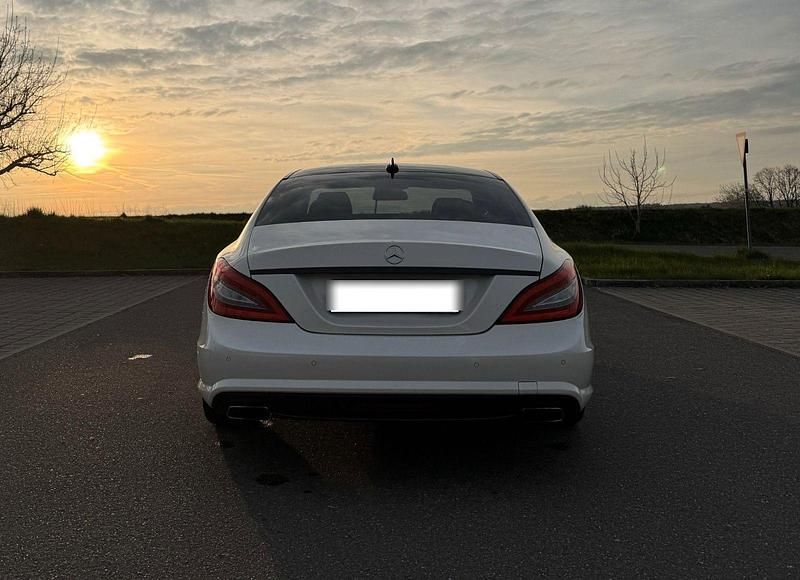 Weiß Gebraucht 2012 Mercedes CLS350 AMG Coupé | 20.999 € (Fairer Preis) - Bild 1/4