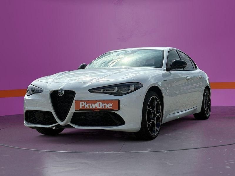 Weiß Gebraucht 2024 Alfa Romeo Giulia Premium Limousine | 35.390 € - Bild 1/4