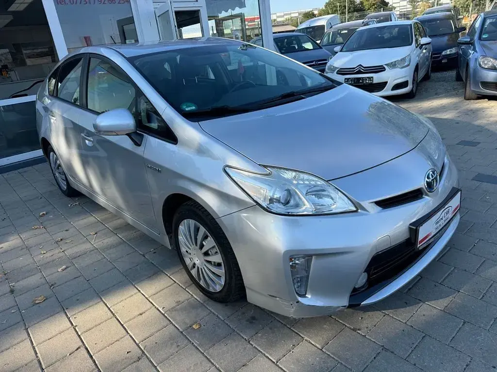 Gebraucht Toyota Prius Life 99 PS (72 kW) 2013 Silber Limousine