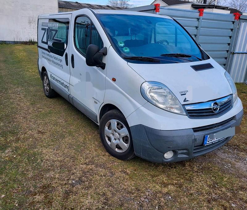 Weiß Gebraucht 2012 Opel Vivaro Van | 5.200 € (Guter Preis) - Bild 1/4