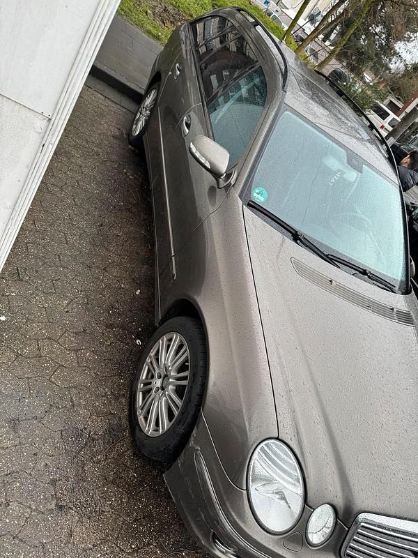 Gebraucht Mercedes E280 190 PS (139 kW) 2008 Andere farben Limousine