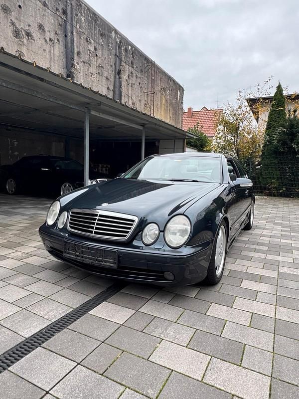 Blau Gebraucht 1999 Mercedes CLK320 AMG Coupé | 4.400 € (Etwas zu teuer) - Bild 1/4