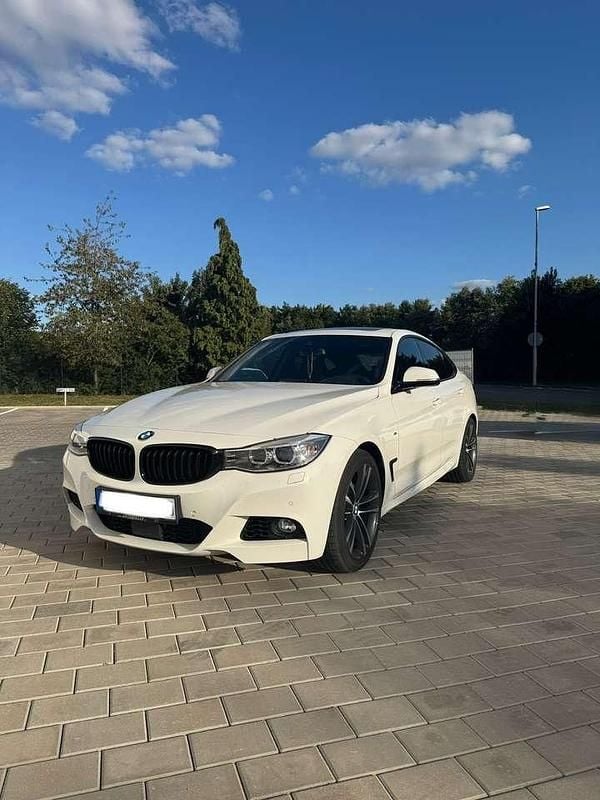 Weiß Gebraucht 2015 BMW 330 Limousine | 19.795 € (Fairer Preis) - Bild 1/4