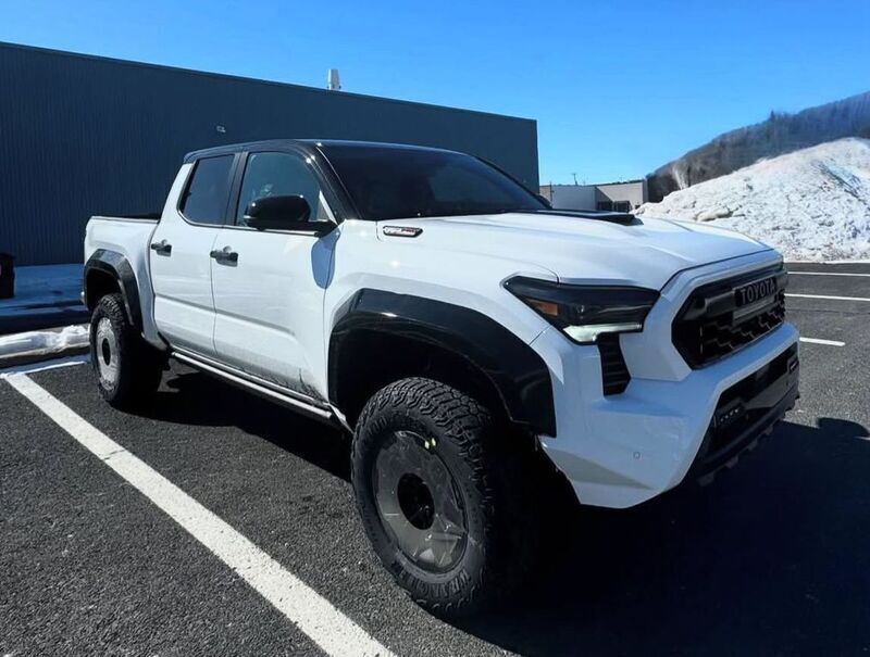 Weiß Neu 2025 Toyota Tacoma T1 Abholung | 109.800 € - Bild 1/4