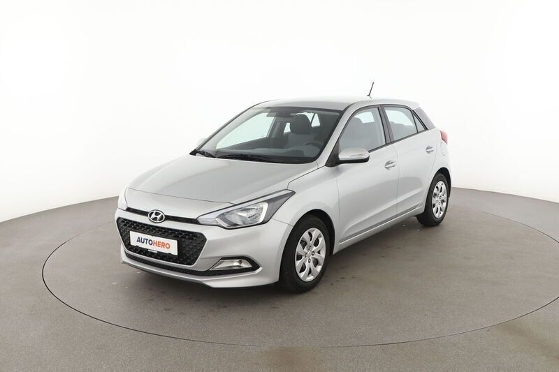 Silber Gebraucht 2015 Hyundai i20 Classic Limousine | 8.910 € (Guter Preis) - Bild 1/4