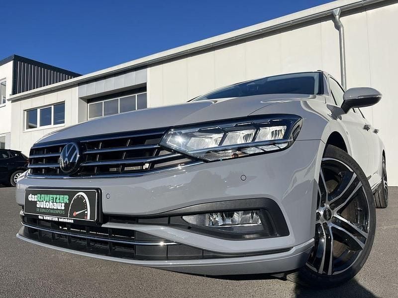Mondsteingrau Gebraucht 2023 VW Passat R-line Kombi | 25.860 € (Guter Preis) - Bild 1/4