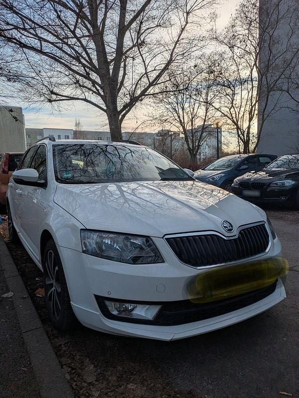 Gebraucht Skoda Octavia Ambition 150 PS (110 kW) 2016 Weiß Kleinwagen